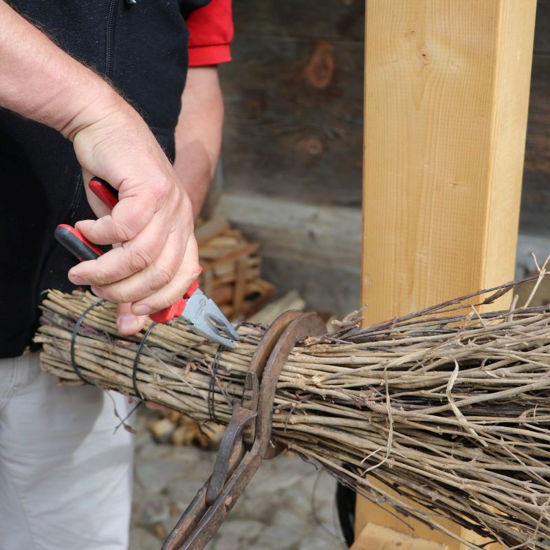 Bild von Flechten - Reisigbesen binden